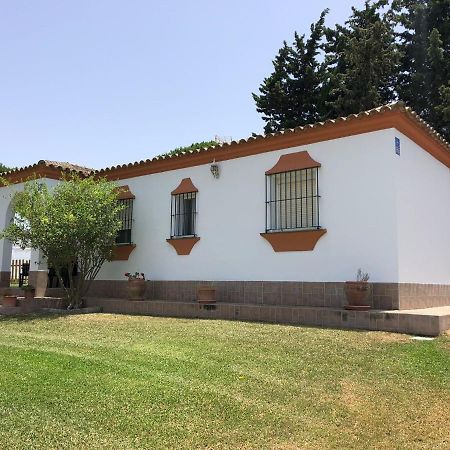Chalet con piscina, amplio jardin y aire acondicionado Chiclana de la Frontera Exterior foto