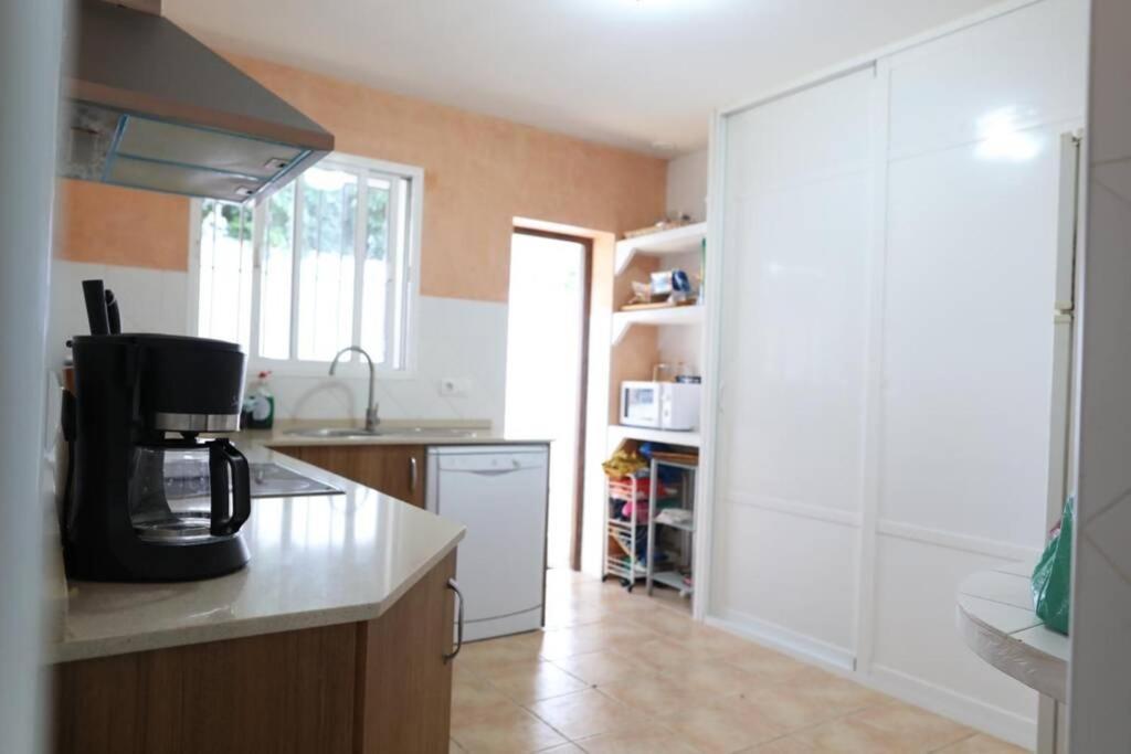 Chalet con piscina, amplio jardin y aire acondicionado Chiclana de la Frontera Exterior foto