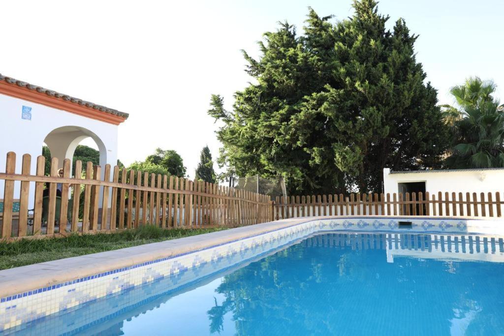 Chalet con piscina, amplio jardin y aire acondicionado Chiclana de la Frontera Exterior foto