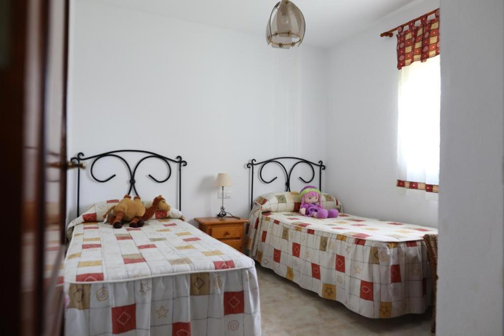 Chalet con piscina, amplio jardin y aire acondicionado Chiclana de la Frontera Exterior foto
