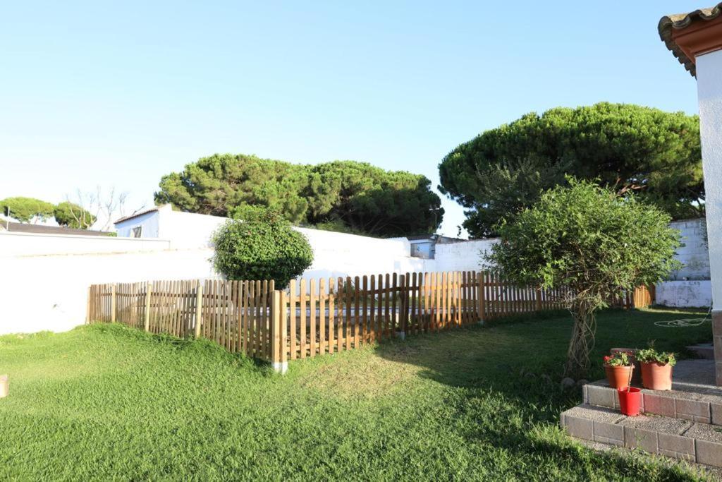 Chalet con piscina, amplio jardin y aire acondicionado Chiclana de la Frontera Exterior foto