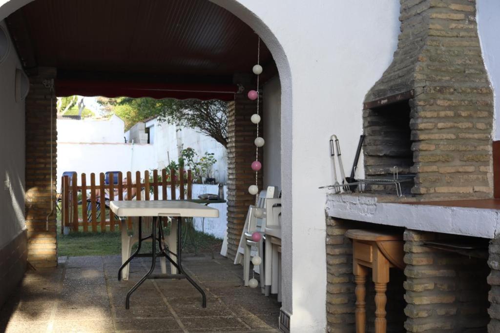 Chalet con piscina, amplio jardin y aire acondicionado Chiclana de la Frontera Exterior foto