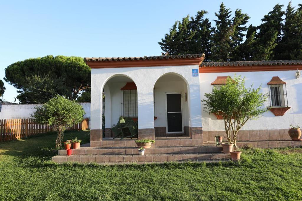 Chalet con piscina, amplio jardin y aire acondicionado Chiclana de la Frontera Exterior foto