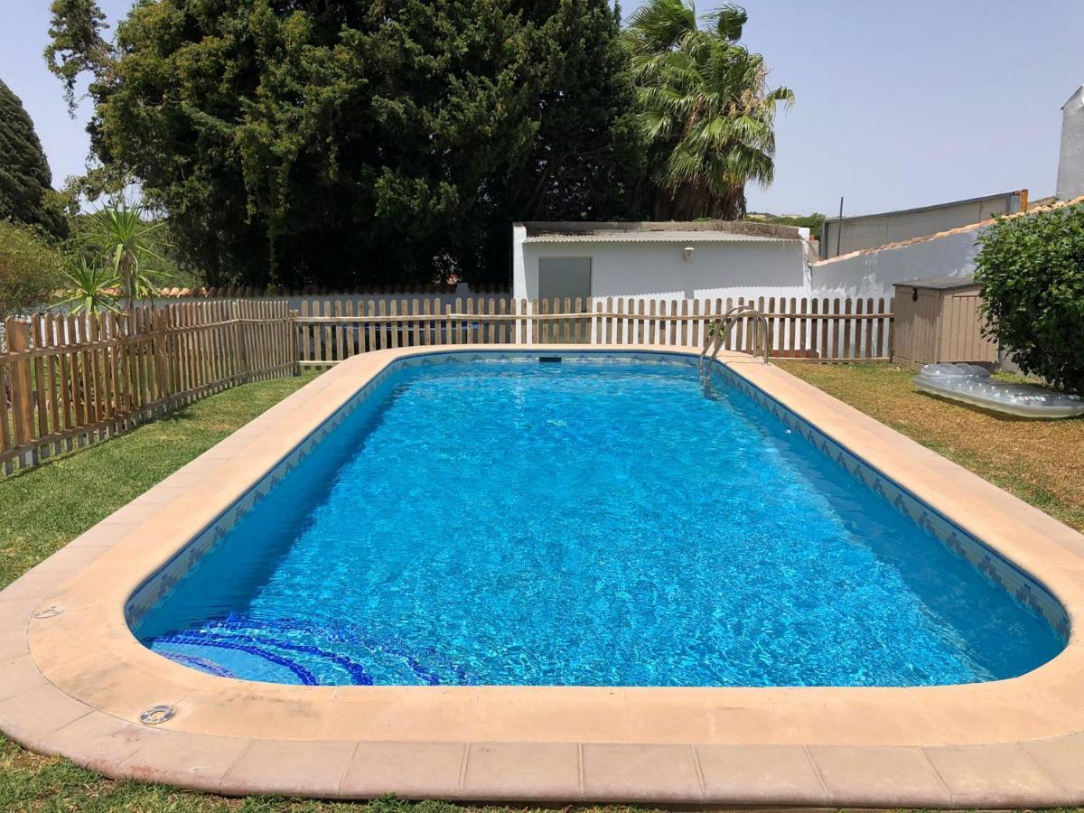 Chalet con piscina, amplio jardin y aire acondicionado Chiclana de la Frontera Exterior foto