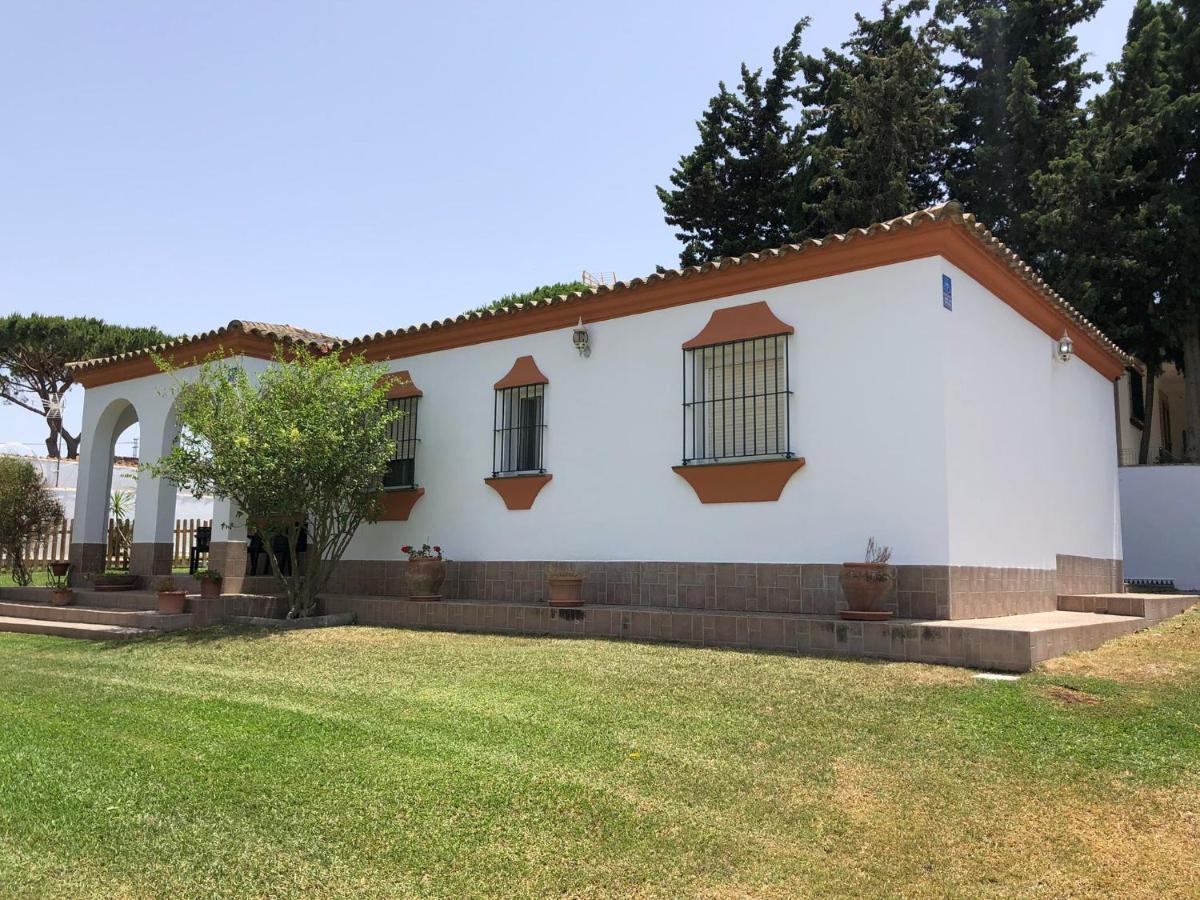 Chalet con piscina, amplio jardin y aire acondicionado Chiclana de la Frontera Exterior foto