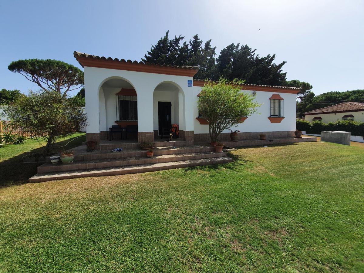 Chalet con piscina, amplio jardin y aire acondicionado Chiclana de la Frontera Exterior foto