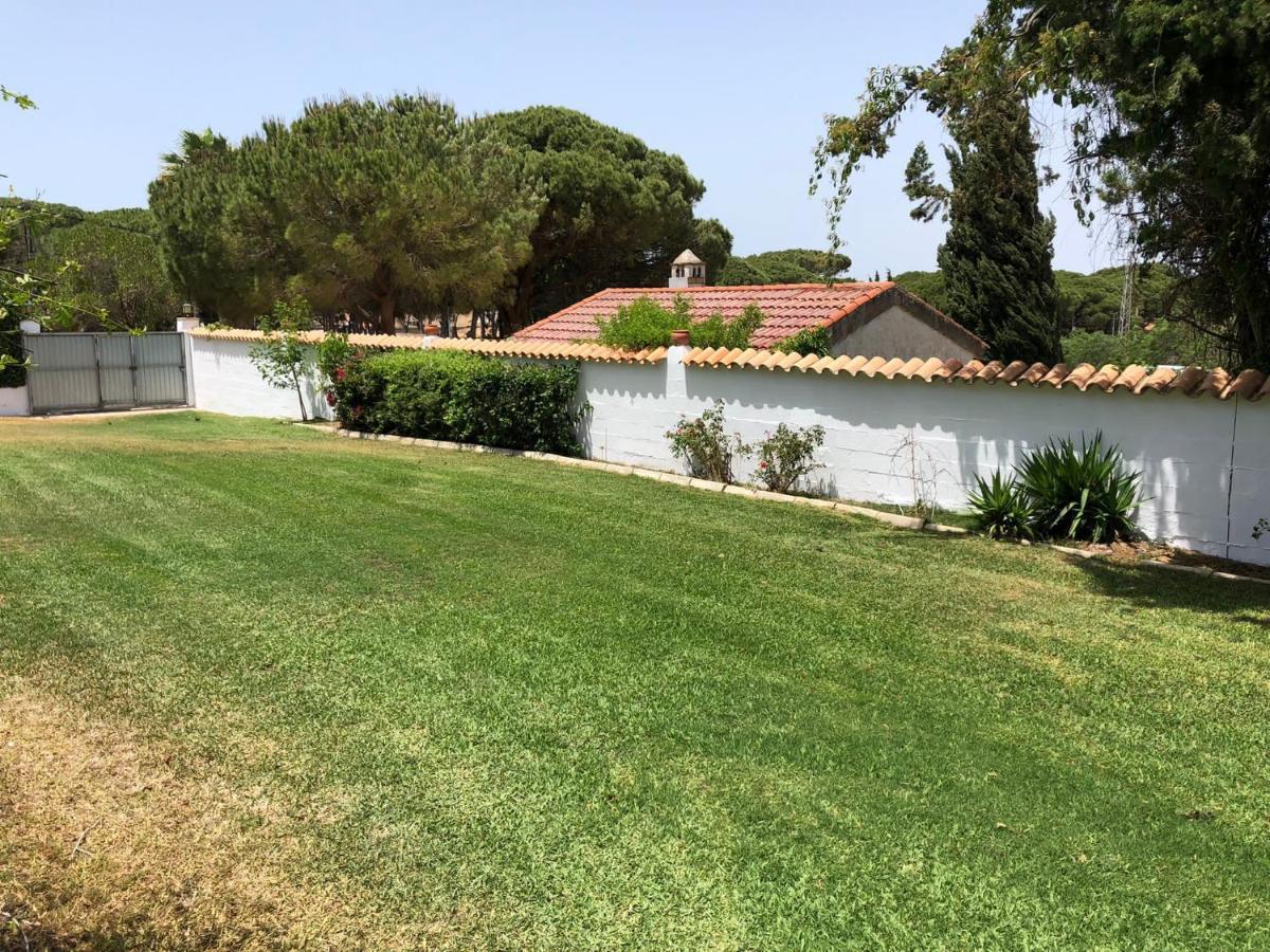 Chalet con piscina, amplio jardin y aire acondicionado Chiclana de la Frontera Exterior foto